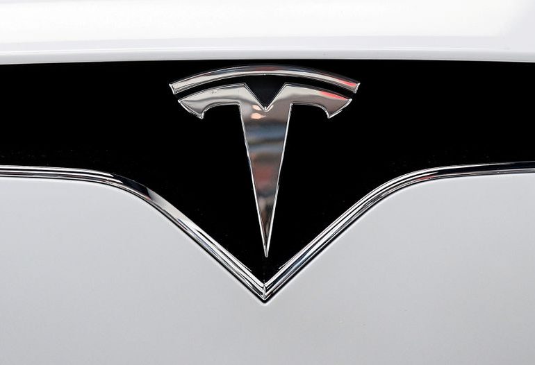 Former Tesla employee to pay $400,000 to end lawsuit over tips to reporters