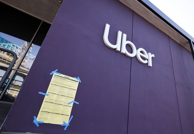 Uber asks U.S. CDC to consider ride-hail drivers essential for COVID-19 vaccine distribution