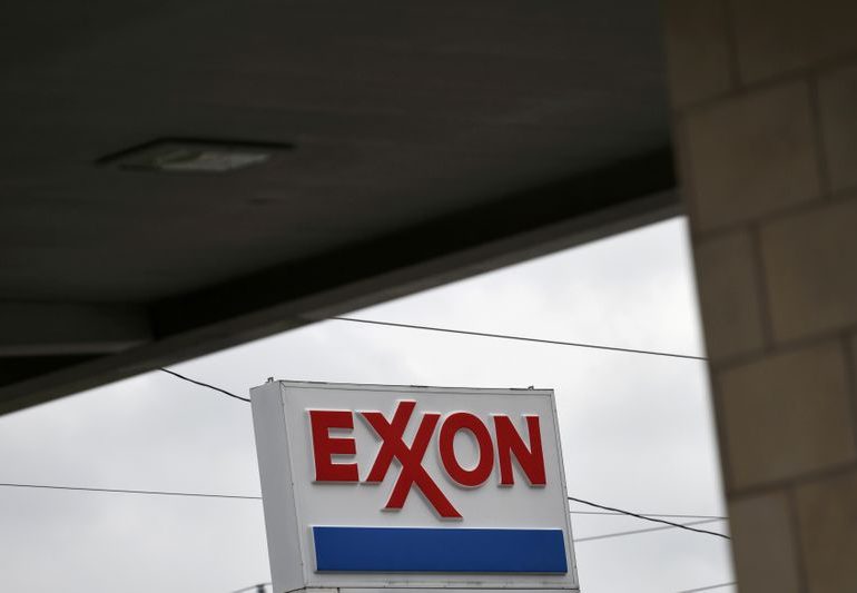 Tiny activist investor's arguments against Exxon draw crowd to its side