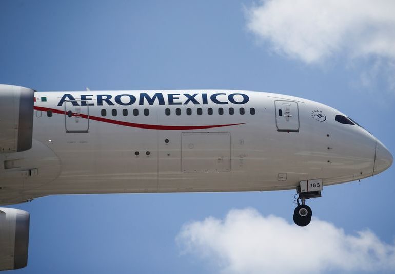 Mexican pilots reject alternative cost plan in Aeromexico overhaul