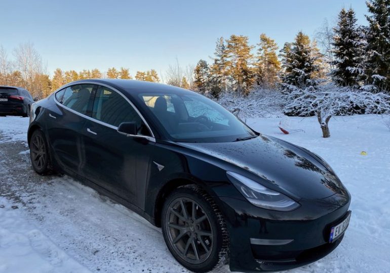 Electric cars rise to record 54% market share in Norway in 2020
