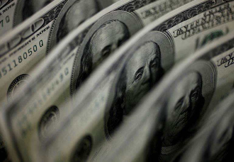 Dollar finds footing on U.S. economy as euro falters