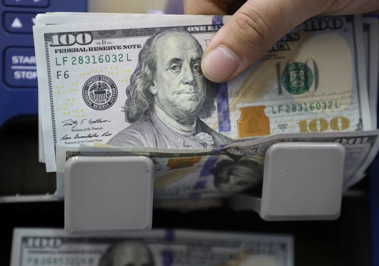 Dollar holds near multi-month high on U.S. growth bets