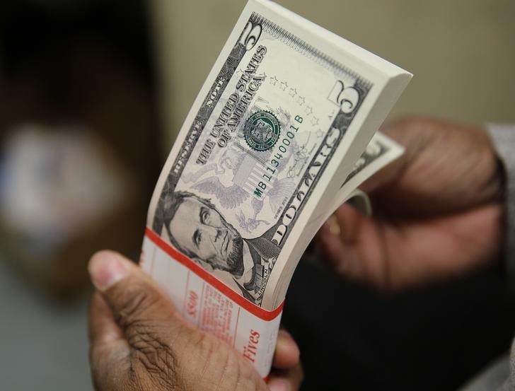 Dollar Up, Extends Gains as Fed Taper Talk Continues Ahead of U.S. Data