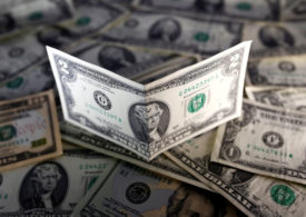 Dollar Down, but Near Two Decade High Over Growth Fears By Investing.com