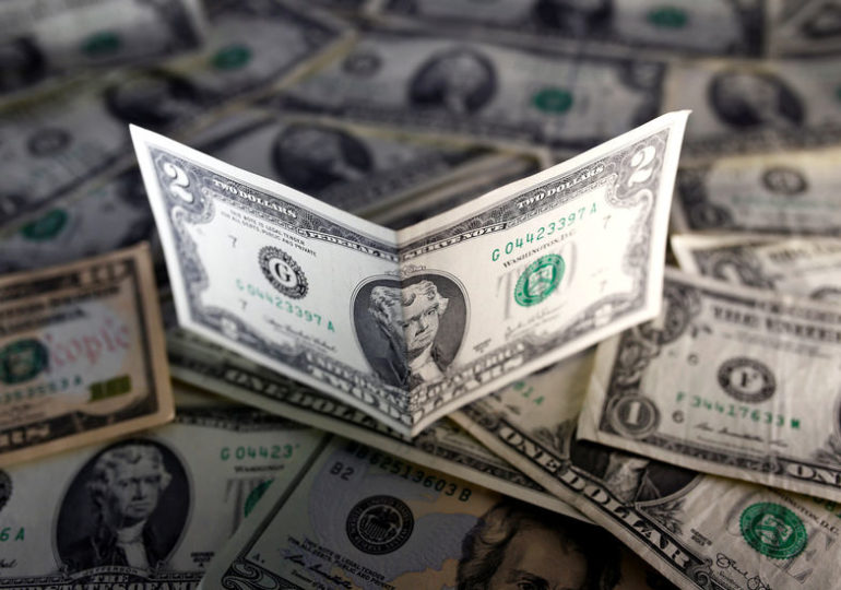 Dollar Edges Higher; Volatility Limited Ahead of Inflation Data By Investing.com