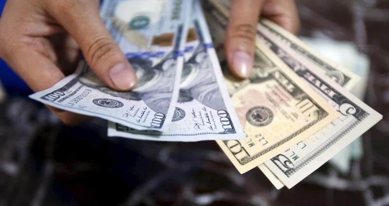 Dollar Stable; Safe Haven Remains Near 20-Year High By Investing.com