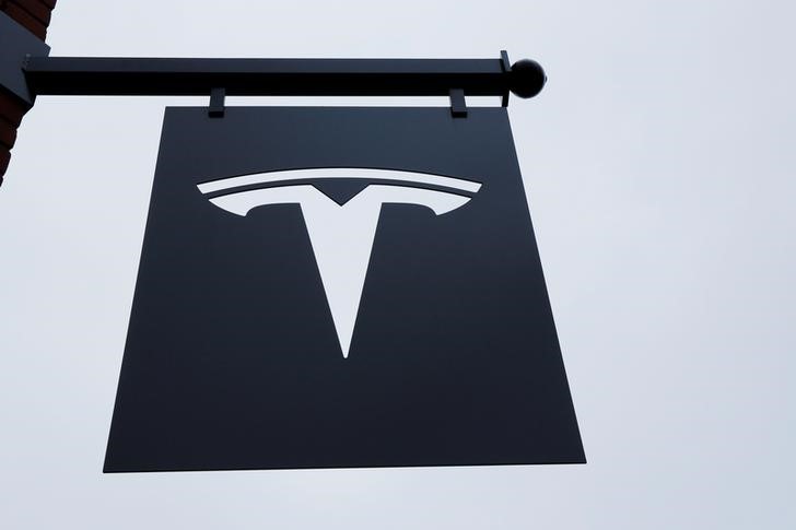 Tesla veteran and trucking chief leaves company By Reuters