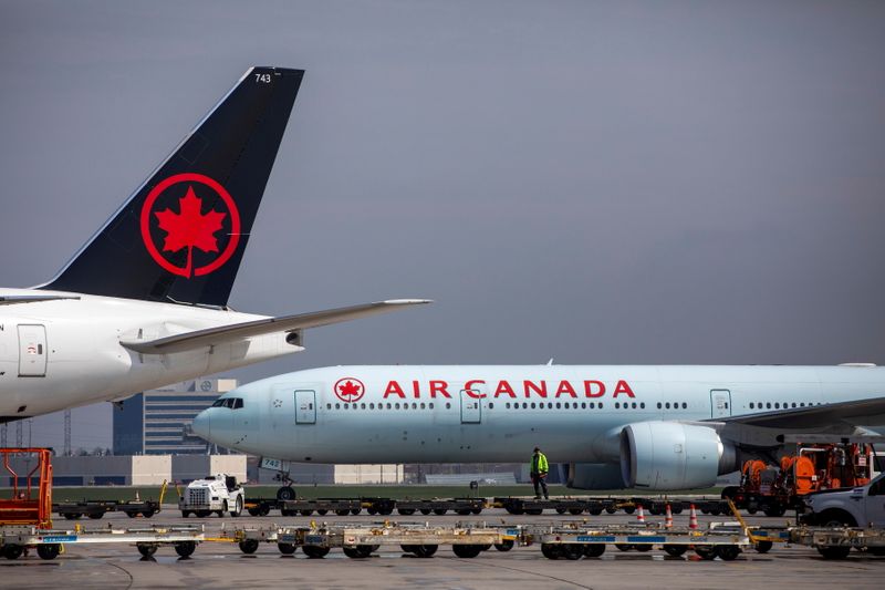 Air Canada executives to return bonuses after government aid outcry