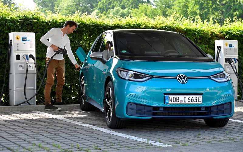 Volkswagen weighs autonomous driving from 7 euros an hour