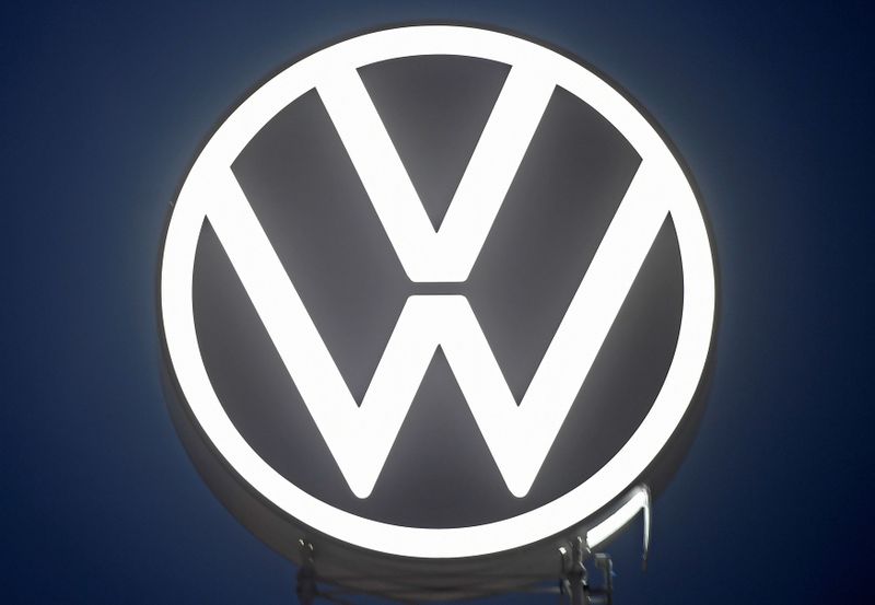 Volkswagen to get $351 million in dieselgate settlement with former executives