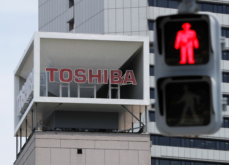 Toshiba to change board director candidates as two step down