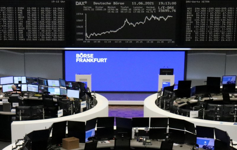 Economic recovery hopes power European shares to record high