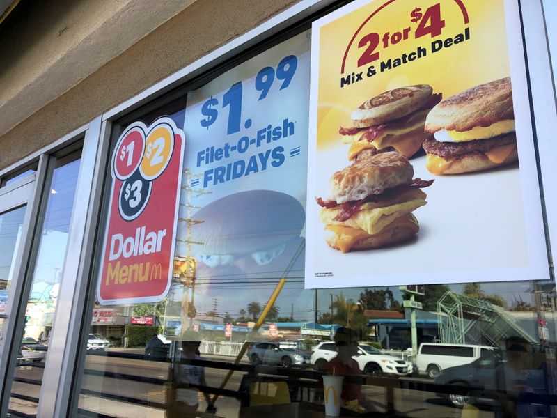 U.S. fast-food chains cut discounts, push pricy meals post-pandemic