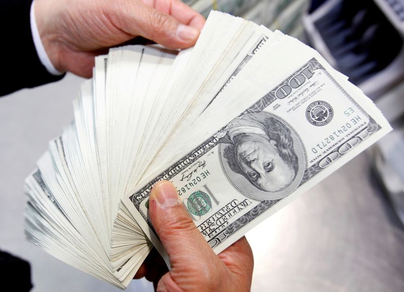 Dollar loiters near recent peaks as payrolls test looms