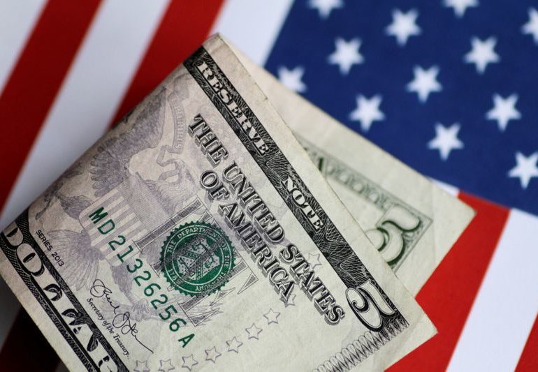 Dollar Edges Lower Ahead of Key CPI Release By Investing.com