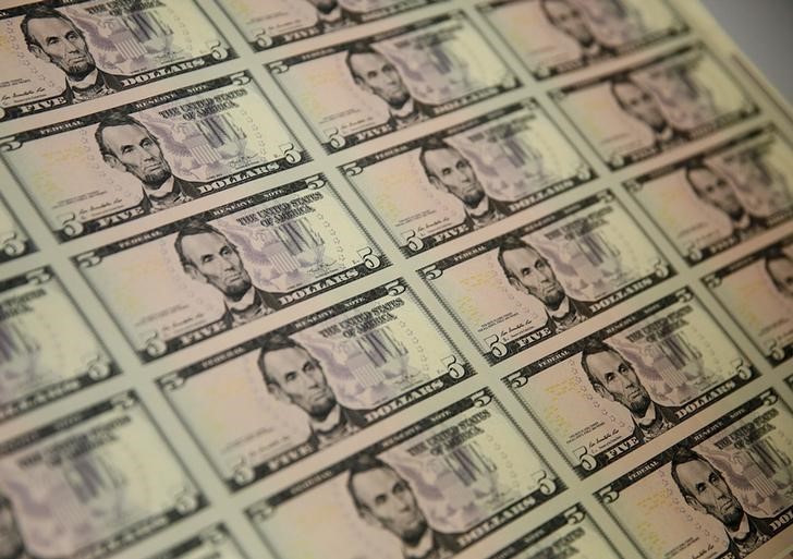 Dollar Steadies After Payrolls-Inspired Gains By Investing.com