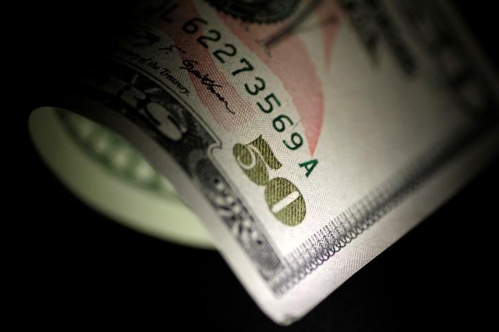 Dollar Edges Higher but Set for Losing Week; China Cuts Key Rate By Investing.com
