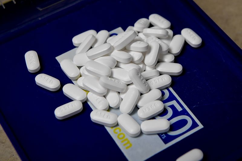 New York, drug distributors reach $1.18 billion opioid settlement as national deal looms