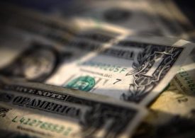 Dollar Down, but Investors’ Flight to Safety Limits Losses By Investing.com