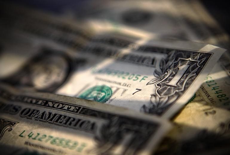 Dollar Down, Moves Remain Small Ahead of U.S. Inflation Data By Investing.com