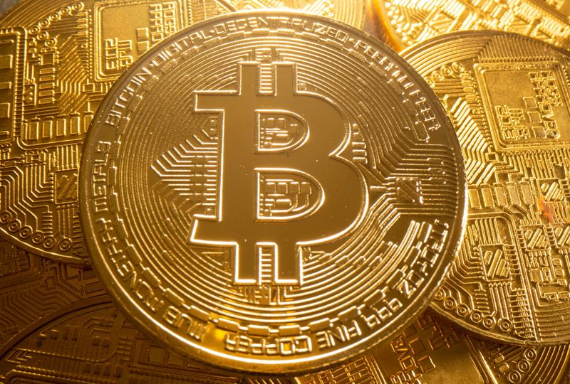 Bitcoin rises 5.2% to $43,717