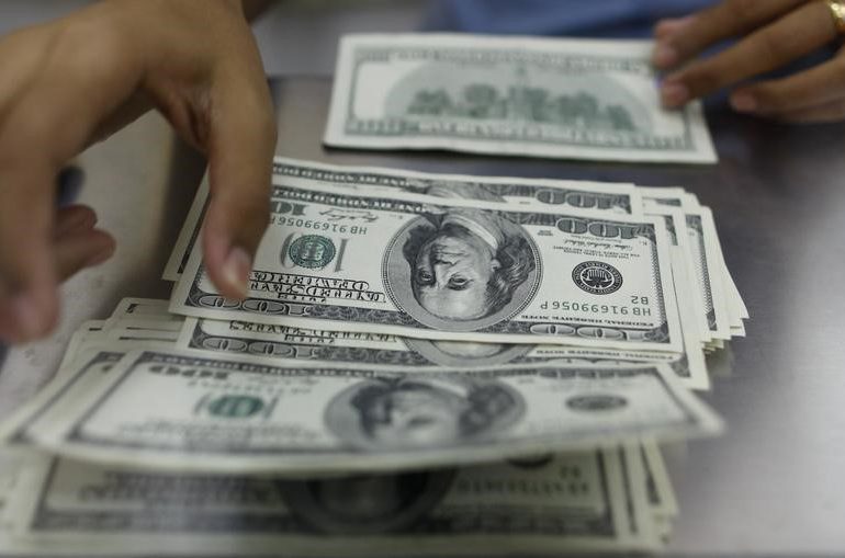 Dollar creeps higher as Fed's taper looms By Reuters