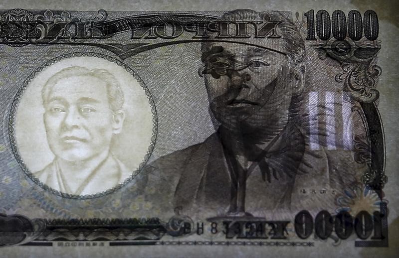 Yen rallies, rand sinks as new COVID variant spurs flight to safety