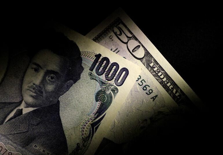 Dollar Up, Yen Falls to 10-Year Low as U.S. Yields Continue Upwards By Investing.com